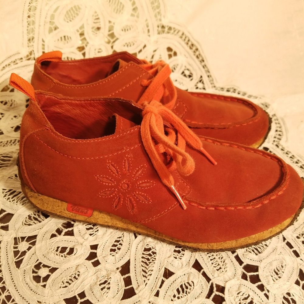 ☆Vintage Embroidered Suede Vans ☆